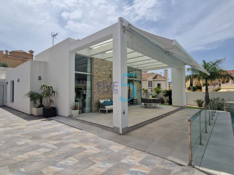Villa for Sale in Alicante, Valencia 5