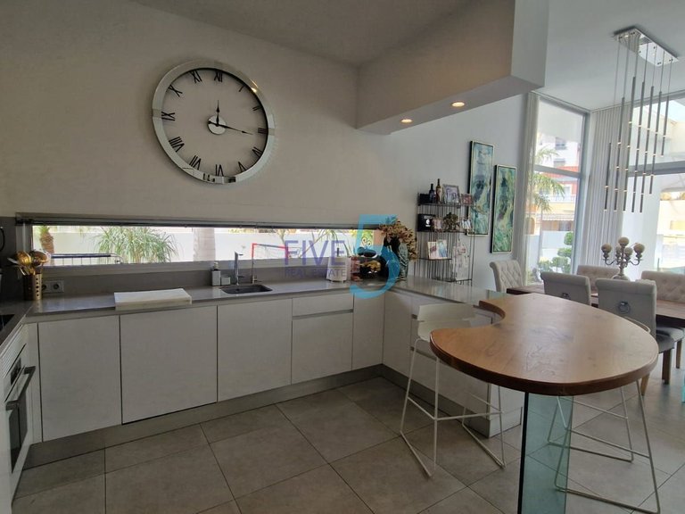Villa for Sale in Alicante, Valencia 11
