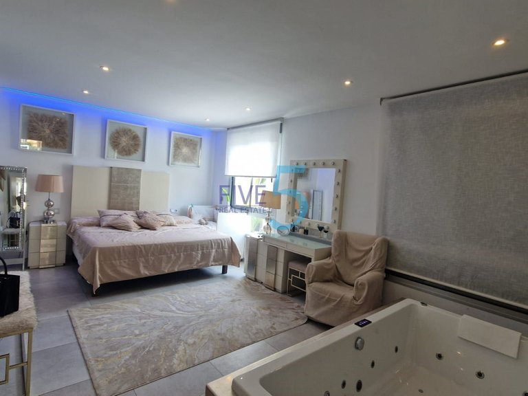 Villa for Sale in Alicante, Valencia 18