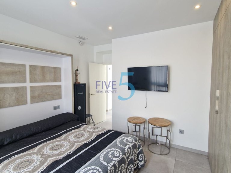 Villa for Sale in Alicante, Valencia 25