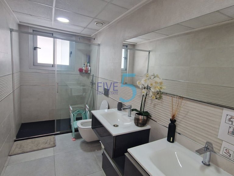 Villa for Sale in Alicante, Valencia 14