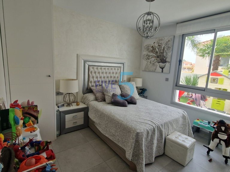 Villa for Sale in Alicante, Valencia 24