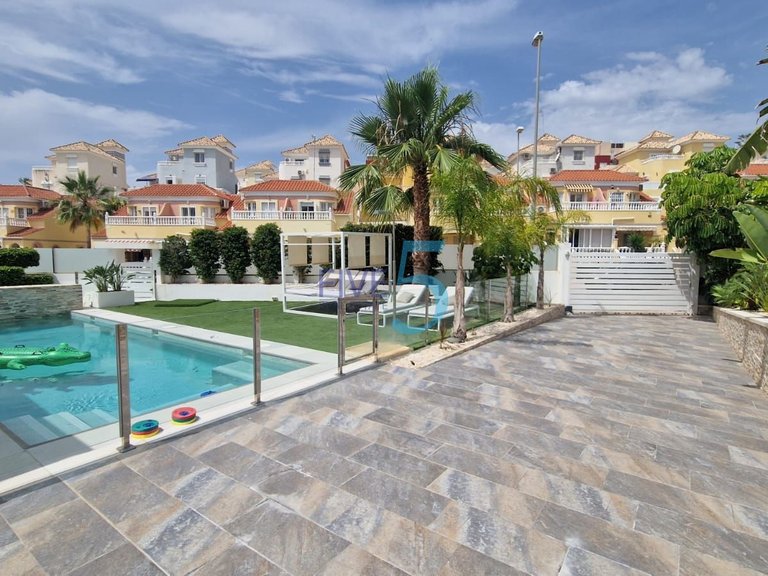 Villa for Sale in Alicante, Valencia 2