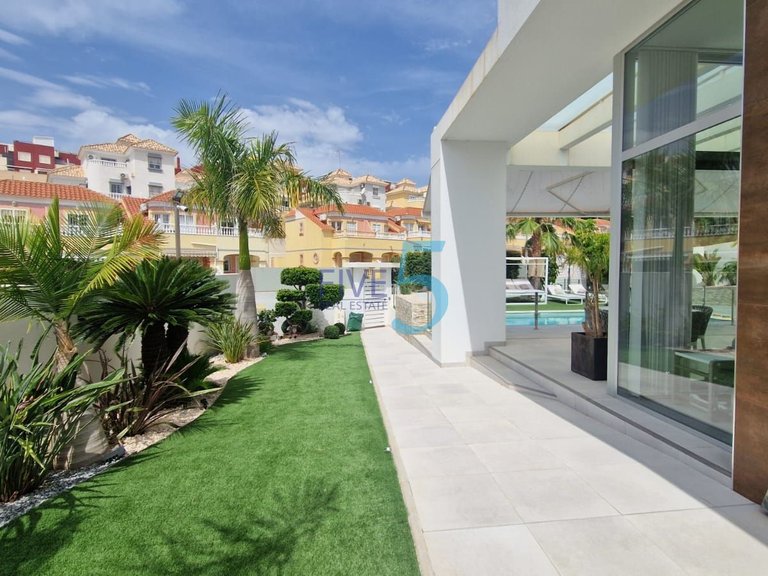 Villa for Sale in Alicante, Valencia 31