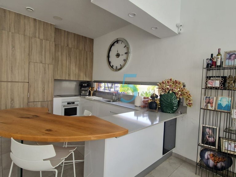 Villa for Sale in Alicante, Valencia 10