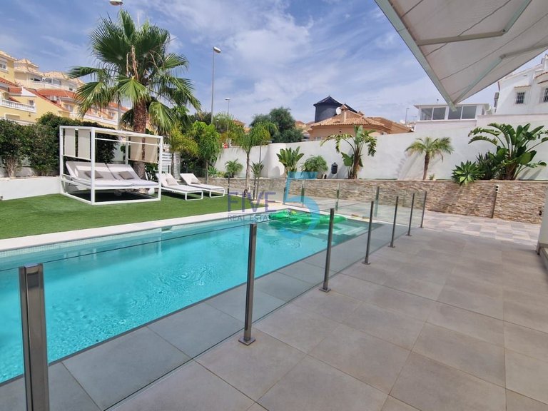 Villa for Sale in Alicante, Valencia 34