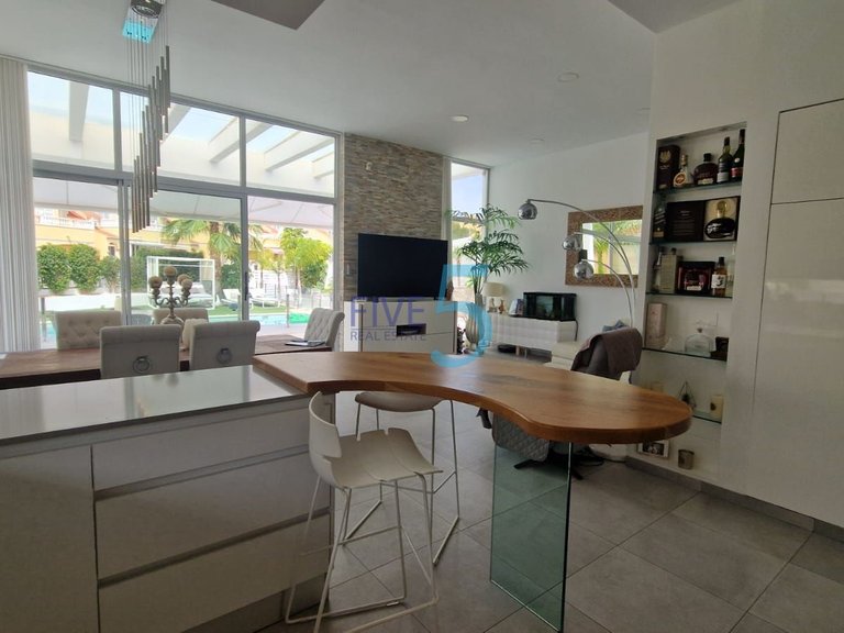 Villa for Sale in Alicante, Valencia 13