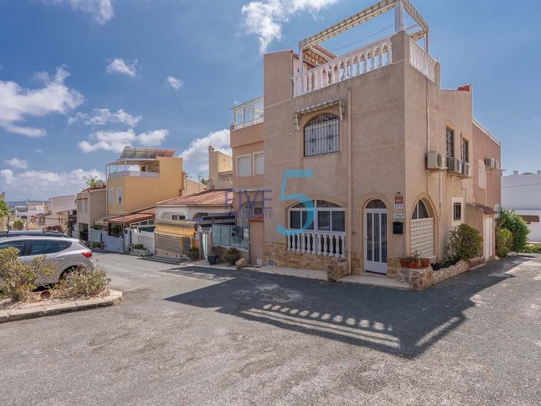 Villa for Sale in Alicante, Valencia 1