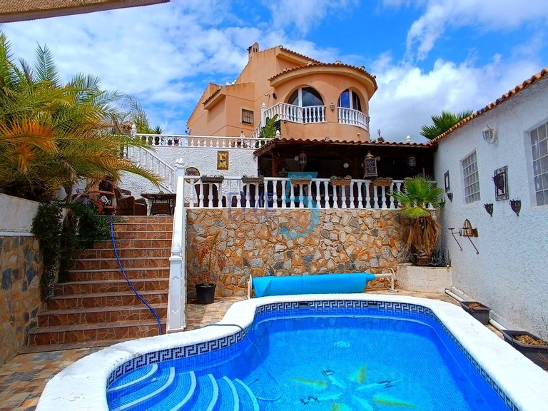 Villa for Sale in Alicante, Valencia 7