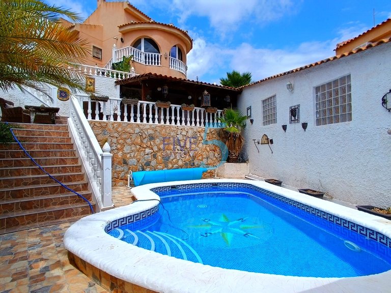 Villa for Sale in Alicante, Valencia 5