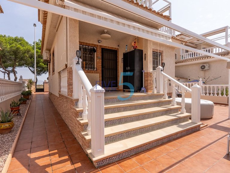 Villa for Sale in Alicante, Valencia 1