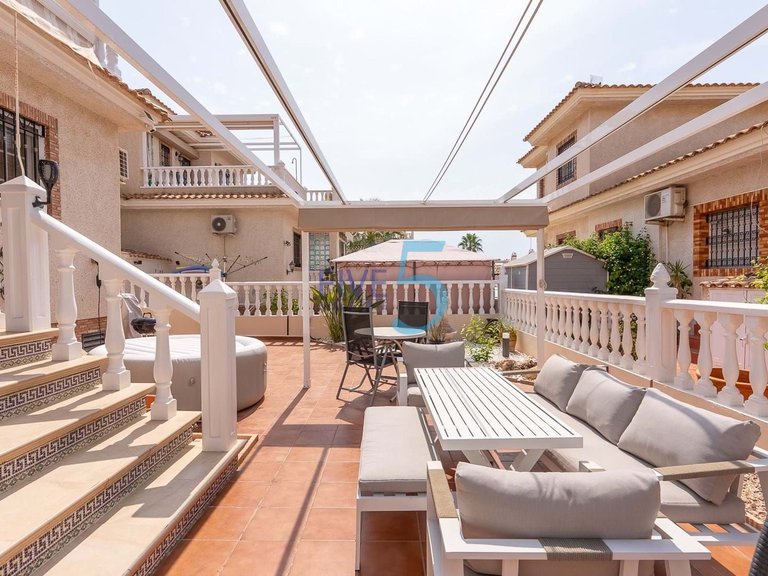 Villa for Sale in Alicante, Valencia 4