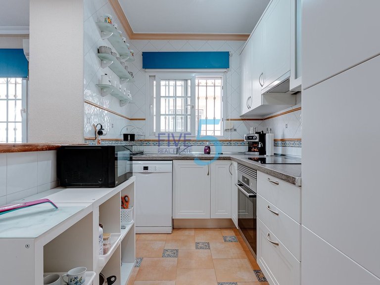 Villa for Sale in Alicante, Valencia 11