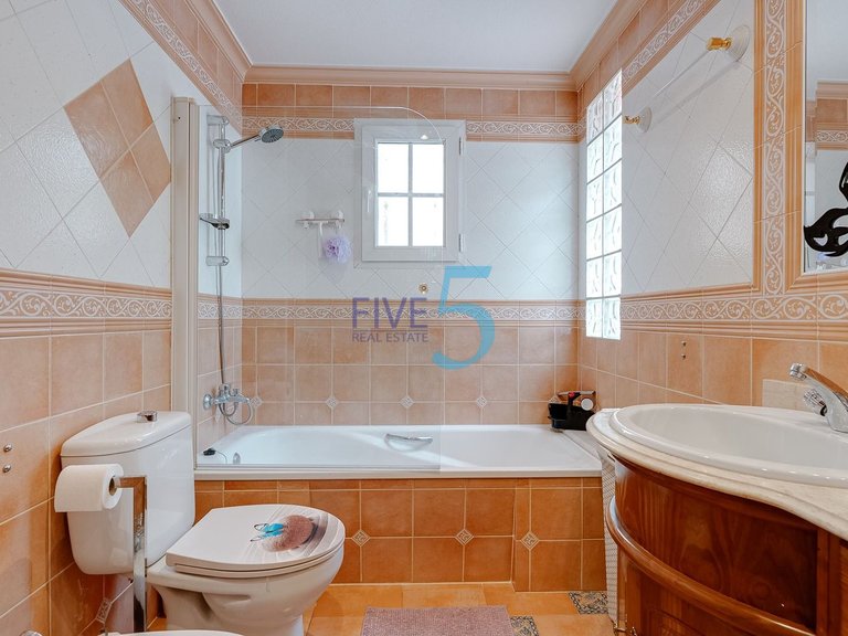 Villa for Sale in Alicante, Valencia 18