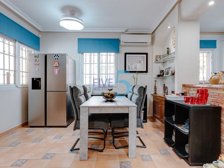 Villa for Sale in Alicante, Valencia 9