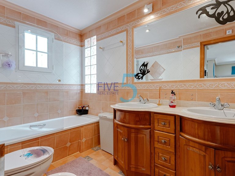 Villa for Sale in Alicante, Valencia 17