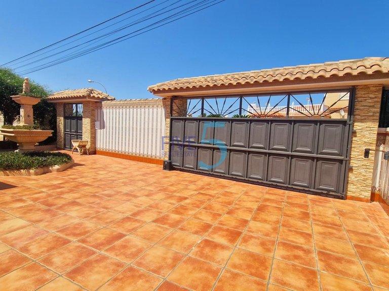 Villa for Sale in Alicante, Valencia 47