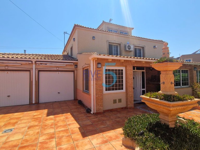 Villa for Sale in Alicante, Valencia 3