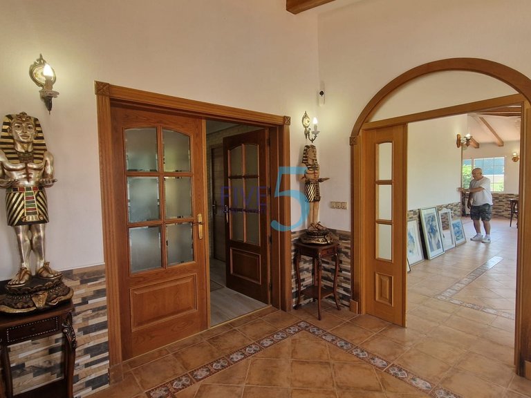 Villa for Sale in Alicante, Valencia 8