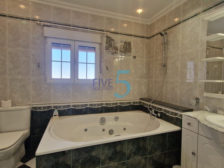 Villa for Sale in Alicante, Valencia 32