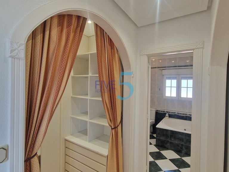 Villa for Sale in Alicante, Valencia 31