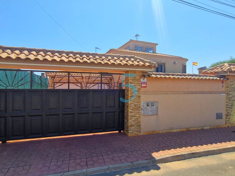 Villa for Sale in Alicante, Valencia 2