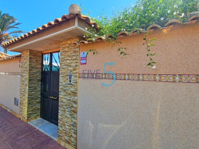 Villa for Sale in Alicante, Valencia 5
