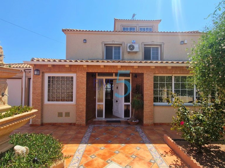 Villa for Sale in Alicante, Valencia 37