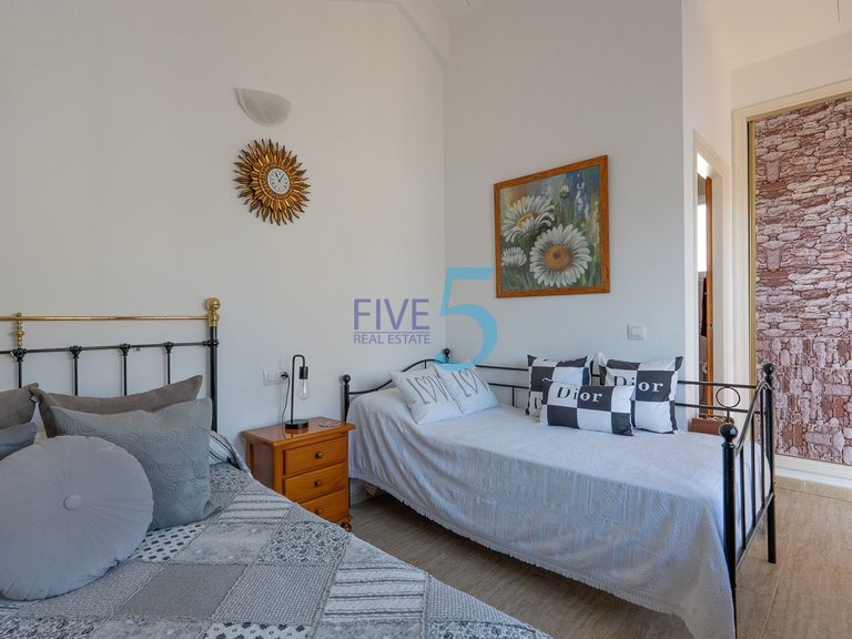 Villa for Sale in Alicante, Valencia 19