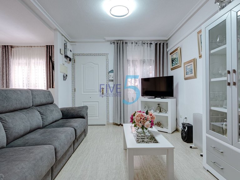 Villa for Sale in Alicante, Valencia 4