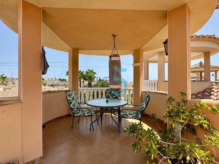 Villa for Sale in Alicante, Valencia 18
