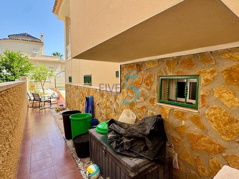 Villa for Sale in Alicante, Valencia 16