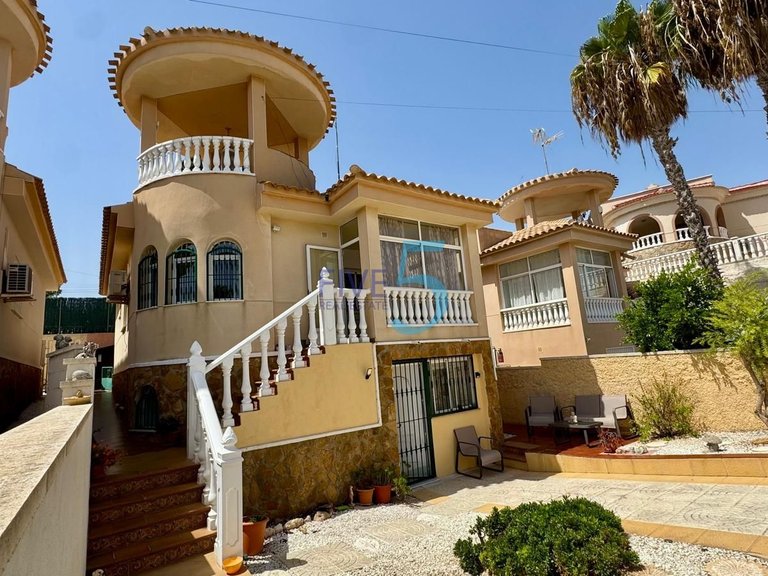 Villa for Sale in Alicante, Valencia 1