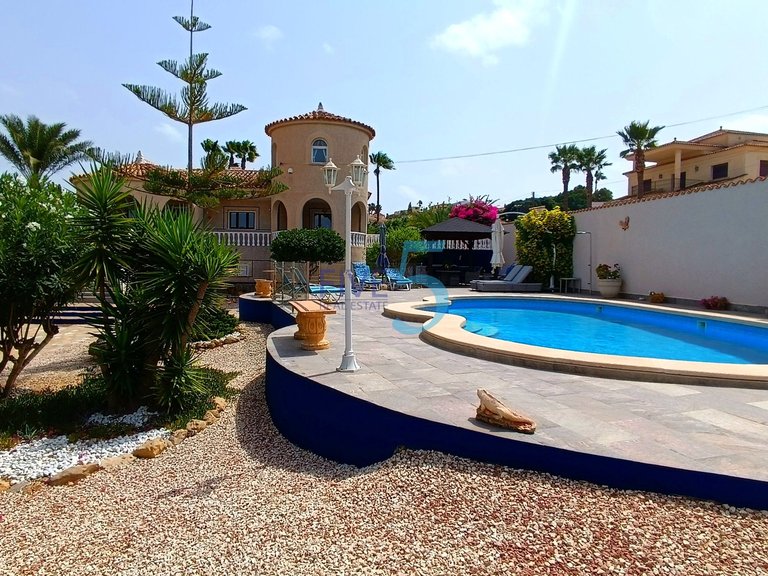Villa for Sale in Alicante, Valencia 6