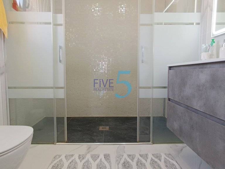 Villa for Sale in Alicante, Valencia 32