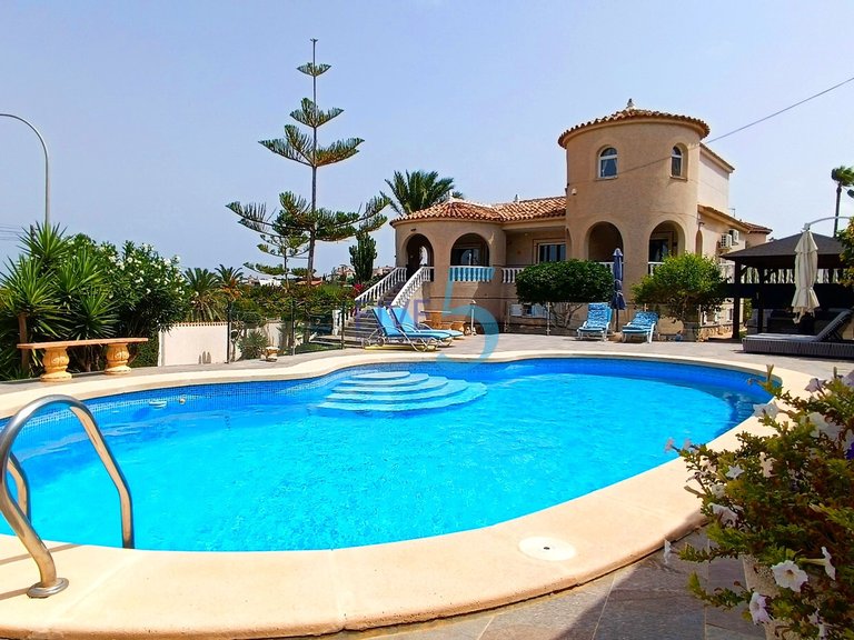 Villa for Sale in Alicante, Valencia 5