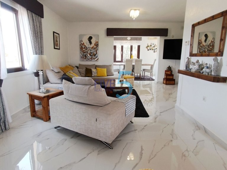 Villa for Sale in Alicante, Valencia 16