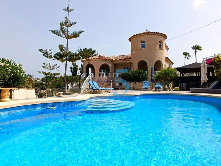 Villa for Sale in Alicante, Valencia 1
