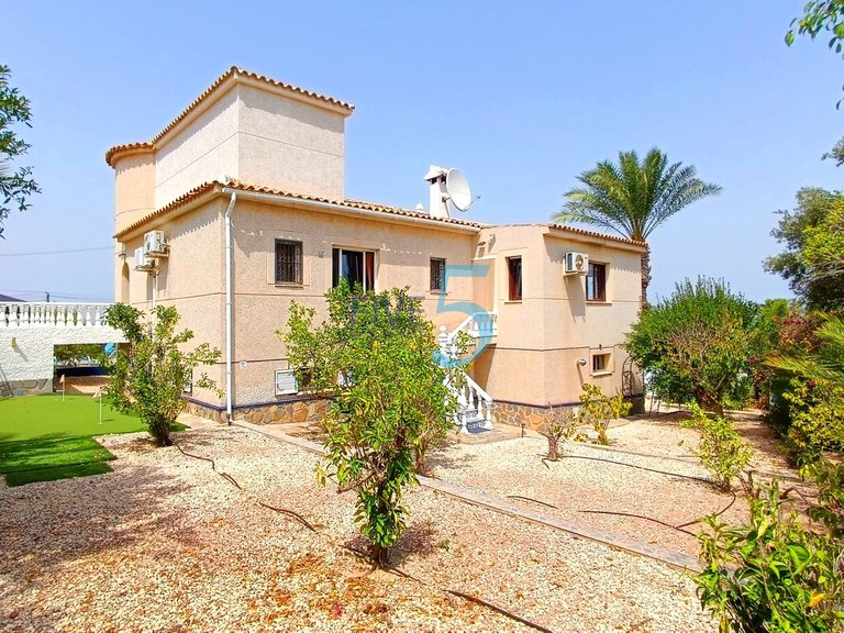 Villa for Sale in Alicante, Valencia 4