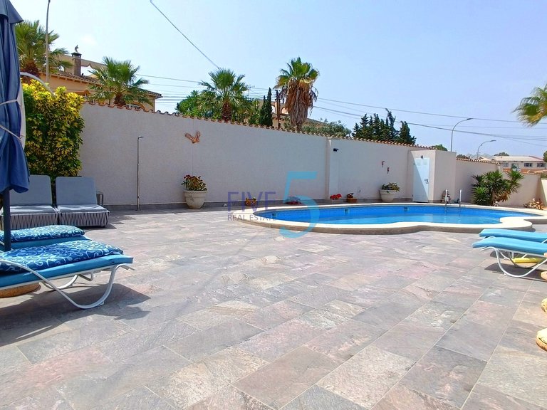 Villa for Sale in Alicante, Valencia 7