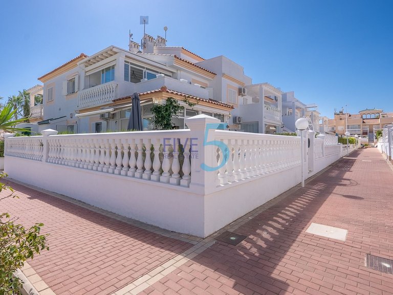 Villa for Sale in Alicante, Valencia 1