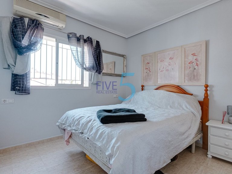 Villa for Sale in Alicante, Valencia 18