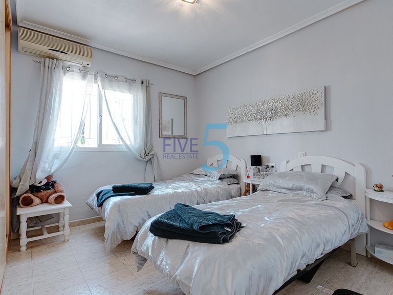 Villa for Sale in Alicante, Valencia 11