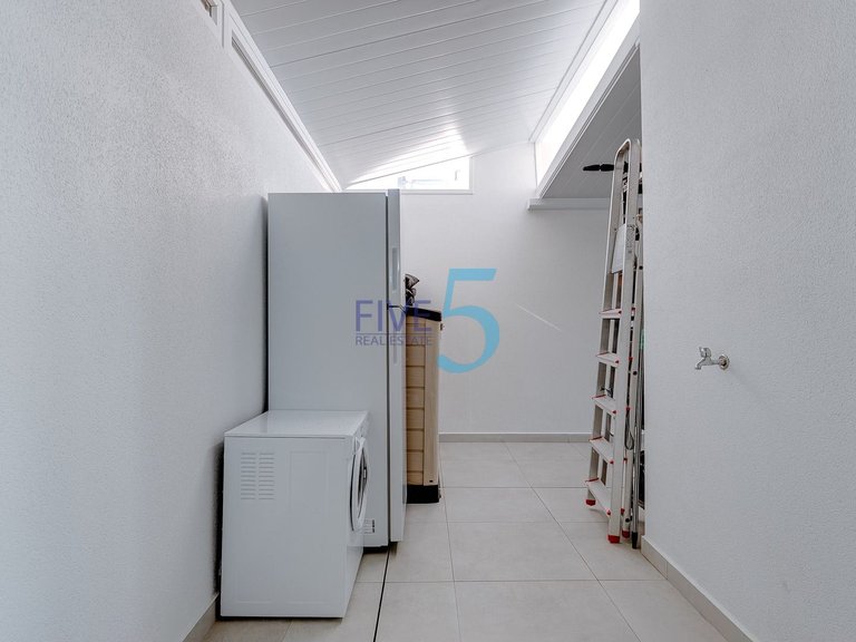Villa for Sale in Alicante, Valencia 10