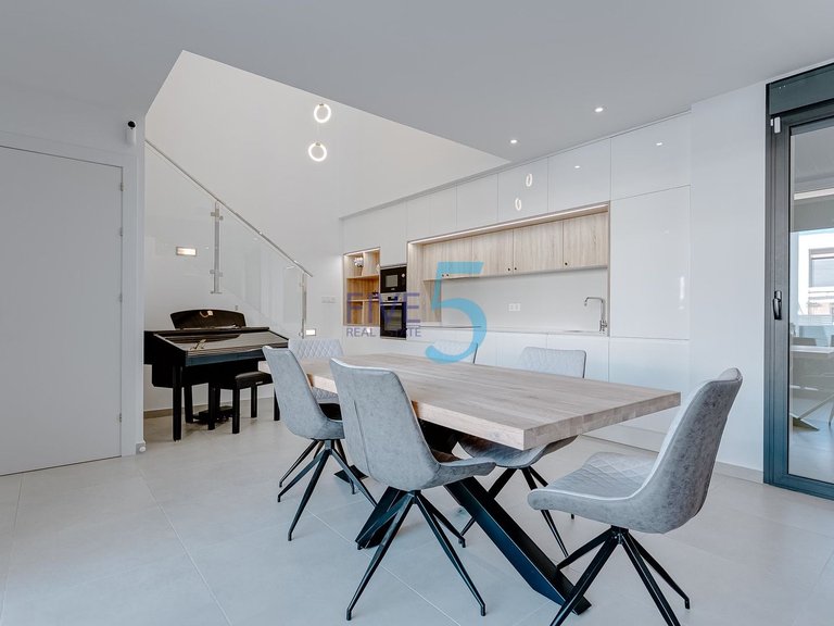 Villa for Sale in Alicante, Valencia 4