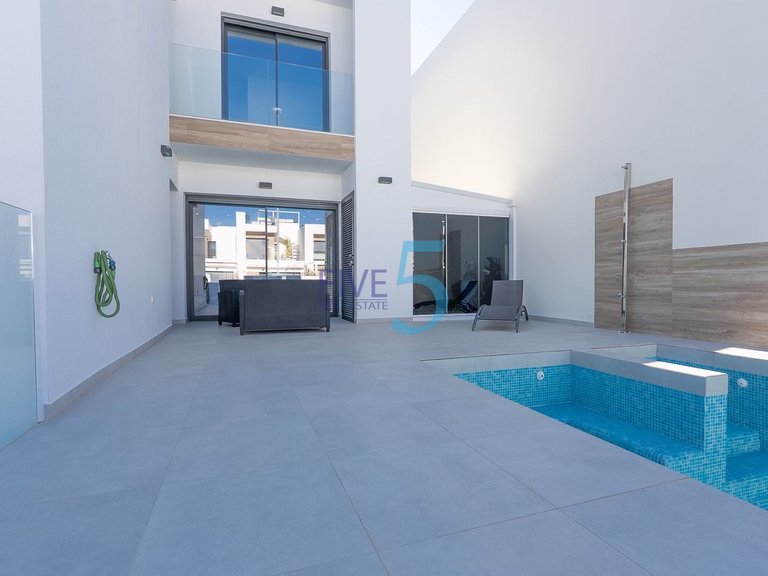 Villa for Sale in Alicante, Valencia 36