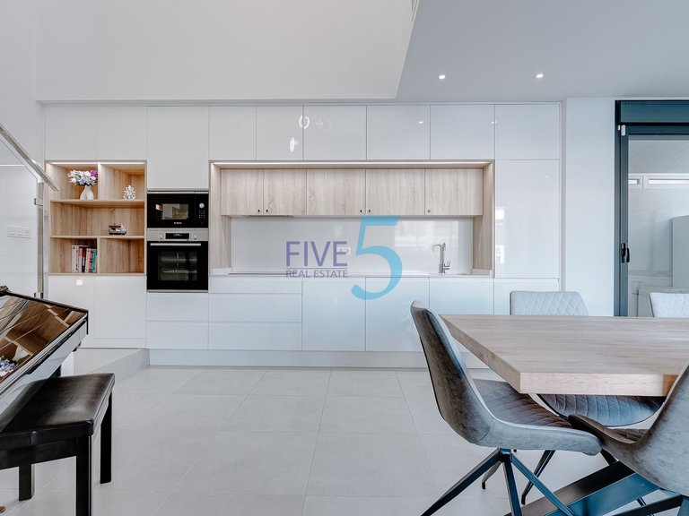 Villa for Sale in Alicante, Valencia 3