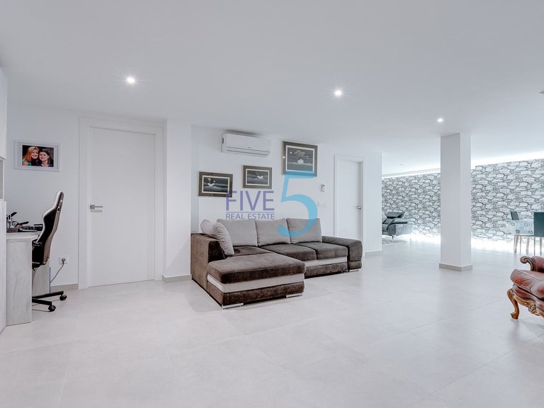 Villa for Sale in Alicante, Valencia 20