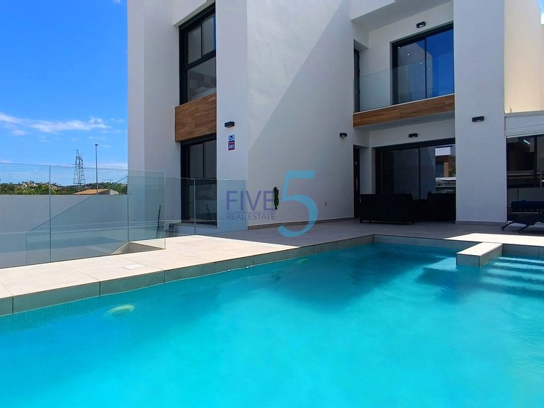 Villa for Sale in Alicante, Valencia 40