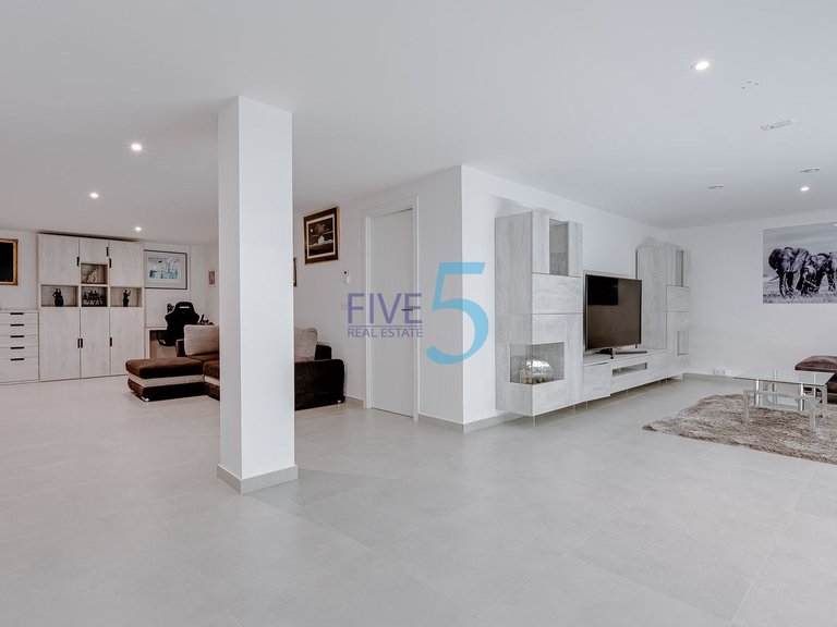 Villa for Sale in Alicante, Valencia 26